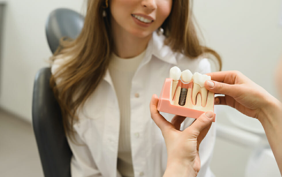 demonstration on dental implants